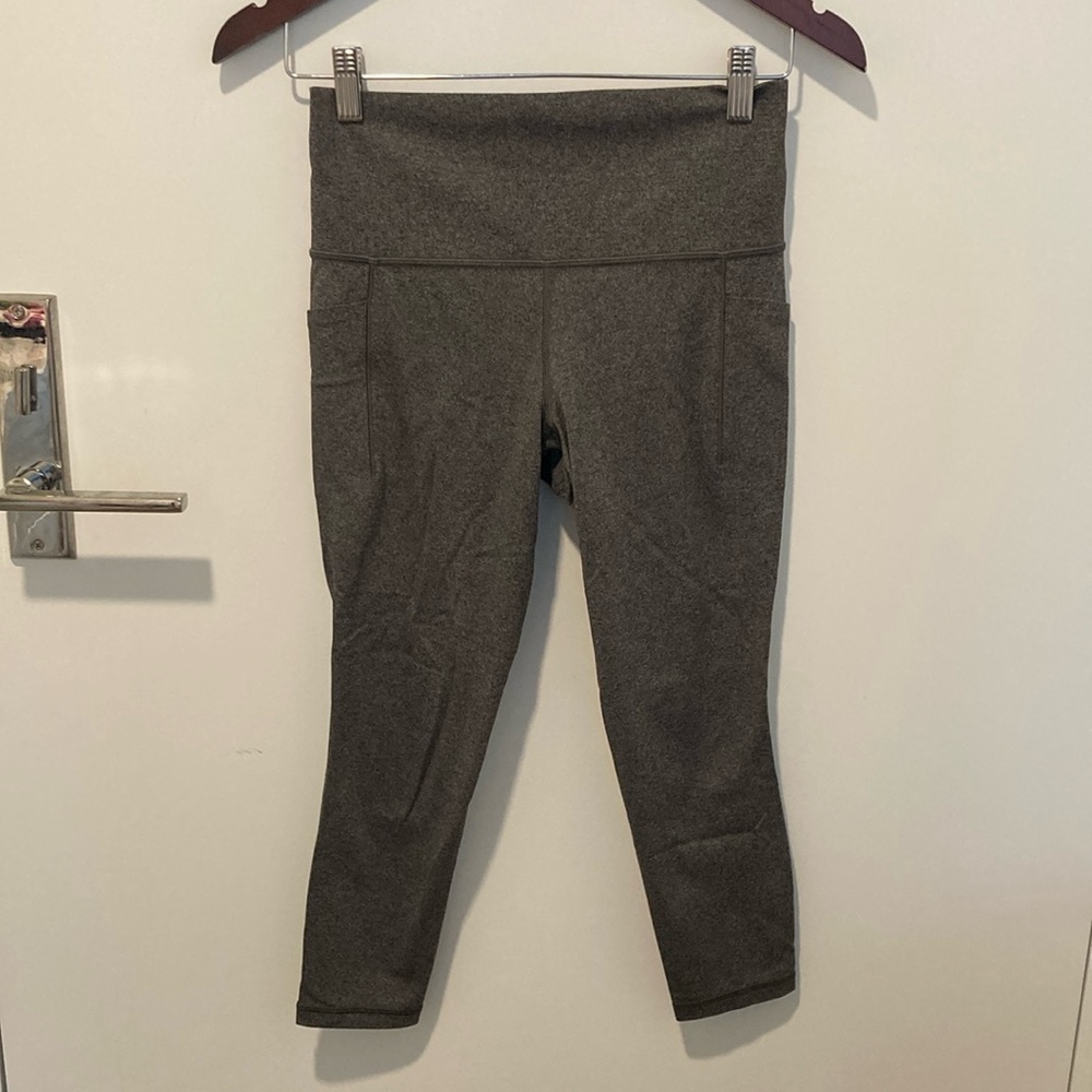 Super buttery Athleta Salutation 7/8 Leggings